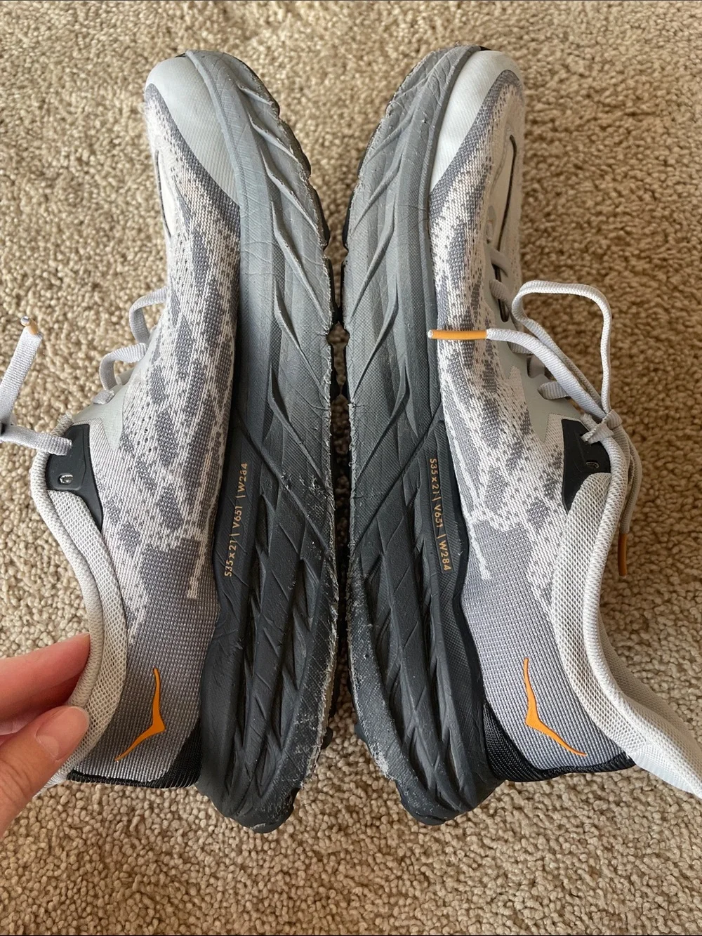 Hoka Speedgoat 5 Men’s Trail Running Sneakers 9.5 Gray Orange Logo Vibram Sole